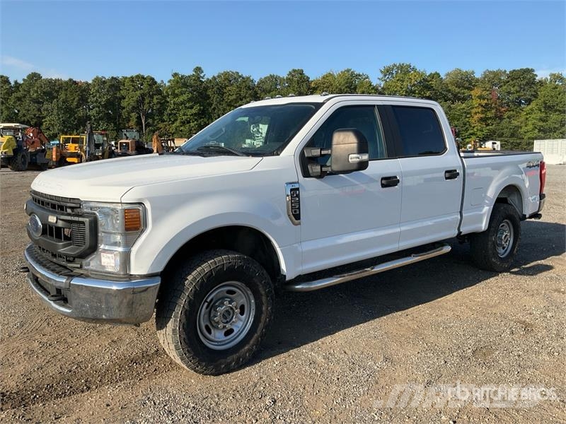 Ford F-250 4x4 Crew Cab Pickup Drugi