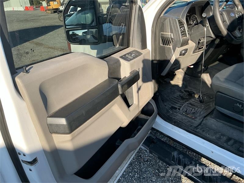 Ford F-250 4x4 Crew Cab Pickup Andere Transporter