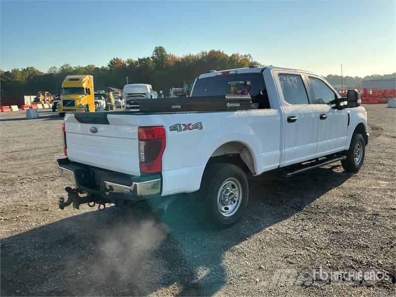 Ford F-250 4x4 Crew Cab Pickup Andere Transporter