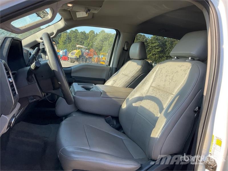Ford F-250 4x4 Crew Cab Pickup Drugi