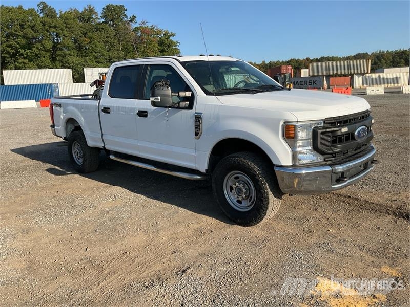 Ford F-250 4x4 Crew Cab Pickup Drugi