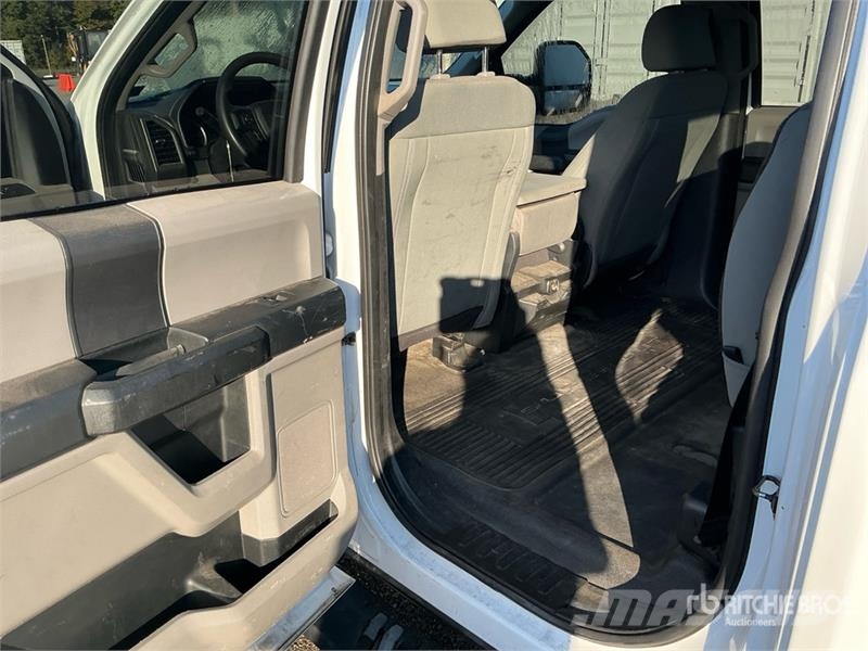 Ford F-250 4x4 Crew Cab Pickup Andere Transporter