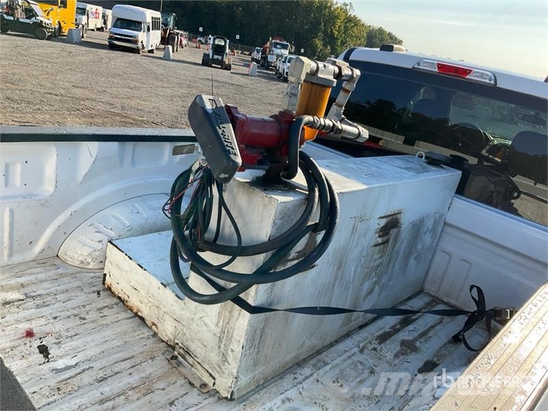 Ford F-250 4x4 Crew Cab Pickup Drugi