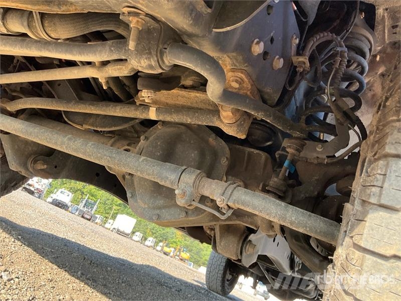 Ford F-250 4x4 Crew Cab Pickup Drugi