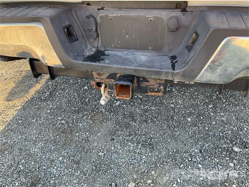 Ford F-250 4x4 Crew Cab Pickup Drugi