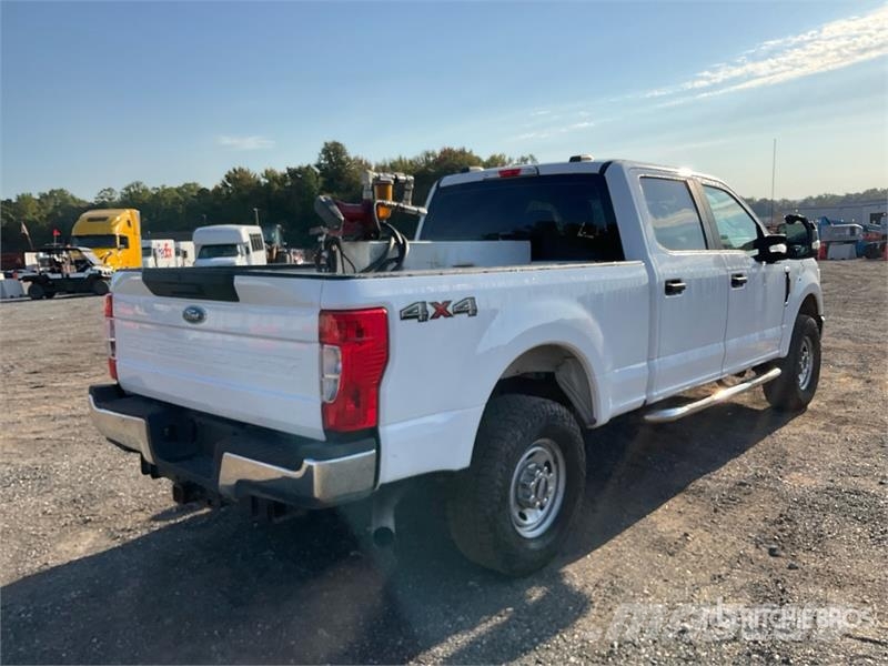 Ford F-250 4x4 Crew Cab Pickup Drugi