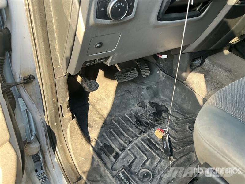 Ford F-250 4x4 Crew Cab Pickup Andere Transporter