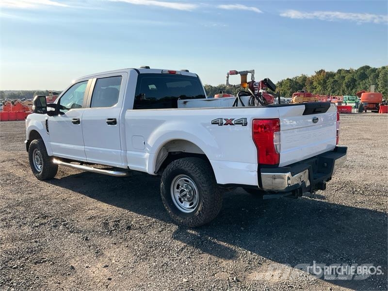 Ford F-250 4x4 Crew Cab Pickup Drugi