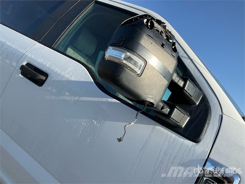 Ford F-250 4x4 Crew Cab Pickup Drugi