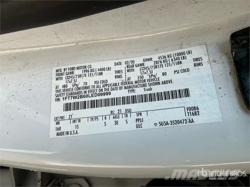 Ford F-250 4x4 Crew Cab Pickup その他