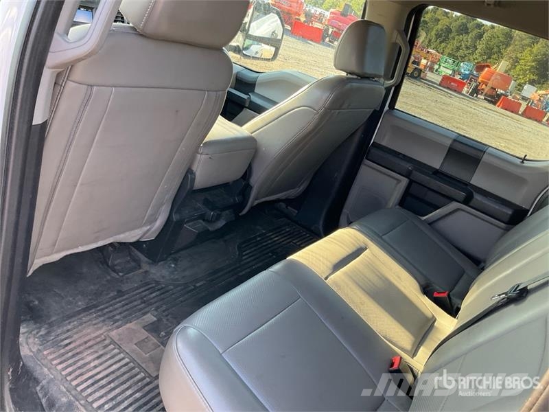 Ford F-250 4x4 Crew Cab Pickup Drugi