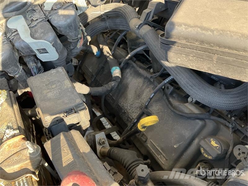 Ford F-250 4x4 Crew Cab Pickup Drugi