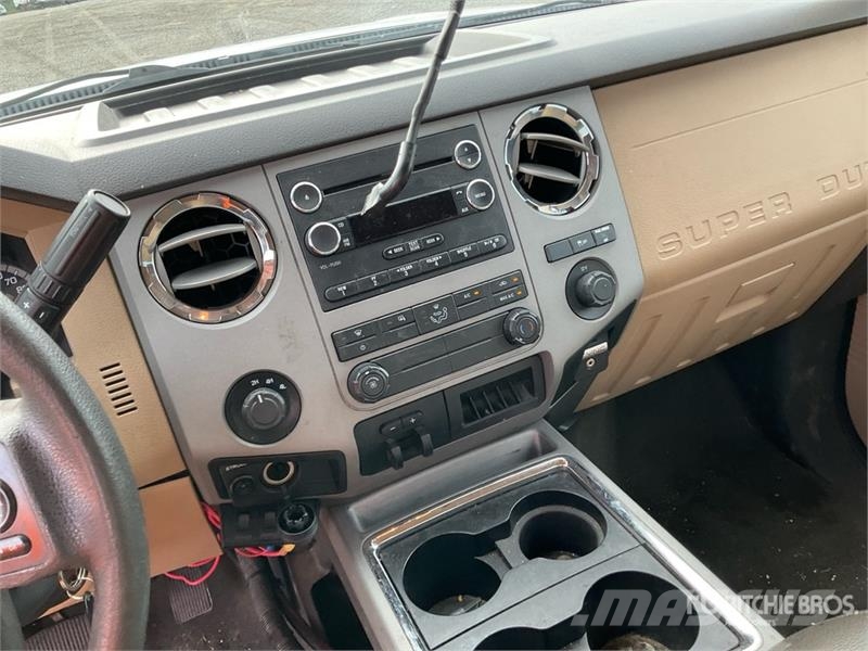 Ford F-250 4x4 Extended Cab Pickup その他