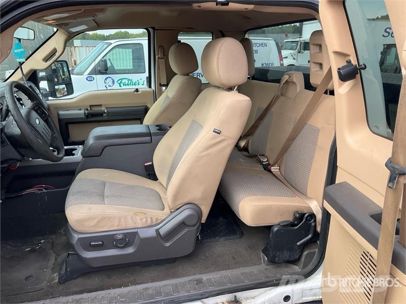 Ford F-250 4x4 Extended Cab Pickup その他