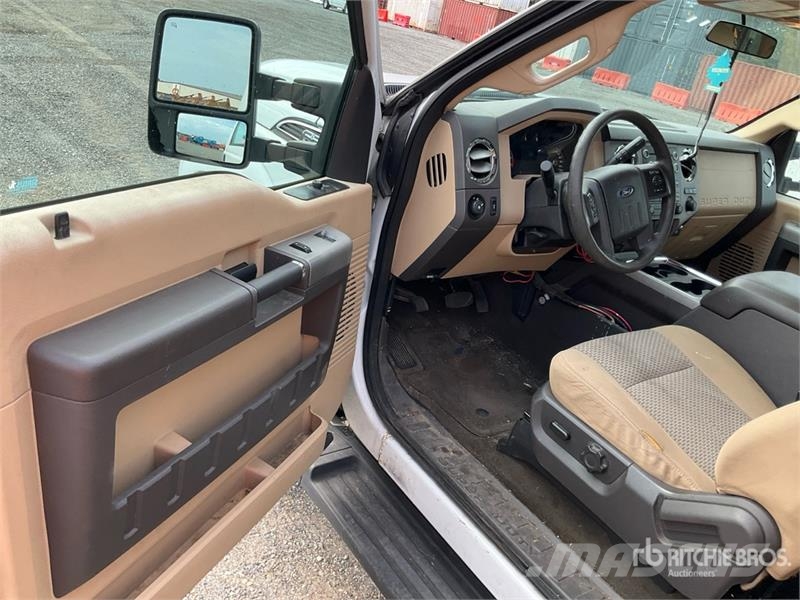 Ford F-250 4x4 Extended Cab Pickup その他
