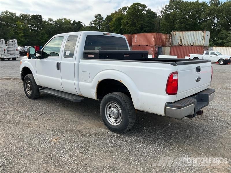 Ford F-250 4x4 Extended Cab Pickup その他