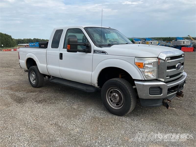 Ford F-250 4x4 Extended Cab Pickup その他