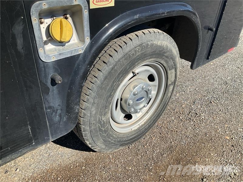 Ford F-250 XL 4x2 Crew Cab Utility Truck Pick up de caixa aberta