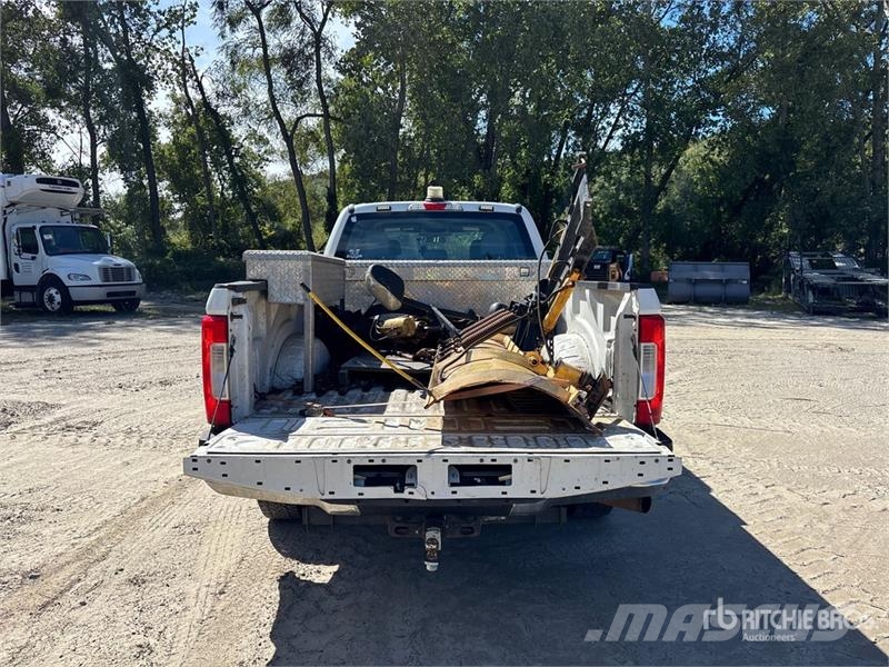 Ford F-250 XL 4x2 Crew Cab Pickup Citi