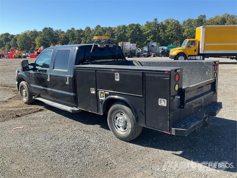 Ford F-250 XL 4x2 Crew Cab Utility Truck Pick up de caixa aberta