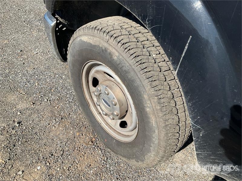 Ford F-250 XL 4x2 Crew Cab Utility Truck Pick up de caixa aberta