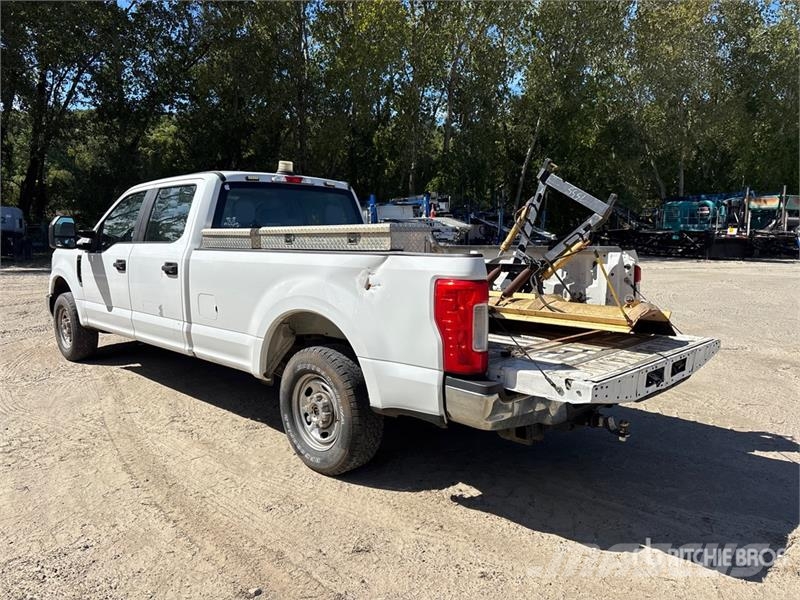Ford F-250 XL 4x2 Crew Cab Pickup Citi