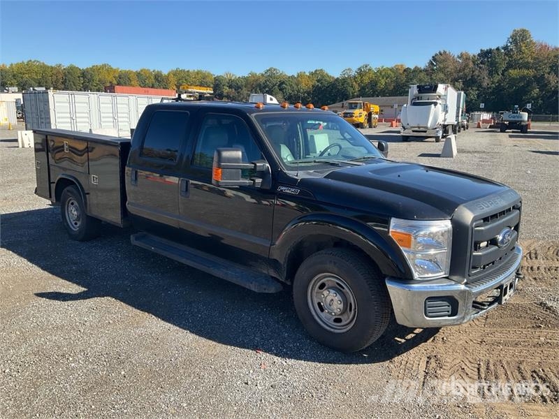 Ford F-250 XL 4x2 Crew Cab Utility Truck Pick up de caixa aberta
