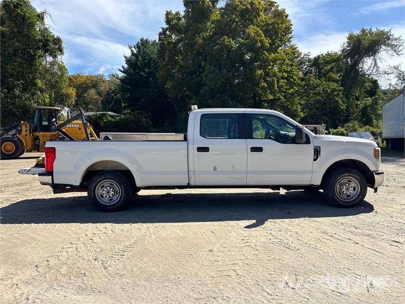Ford F-250 XL 4x2 Crew Cab Pickup Citi