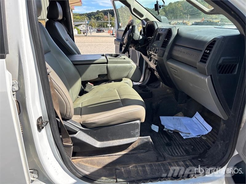 Ford F-250 XL 4x2 Crew Cab Pickup Citi