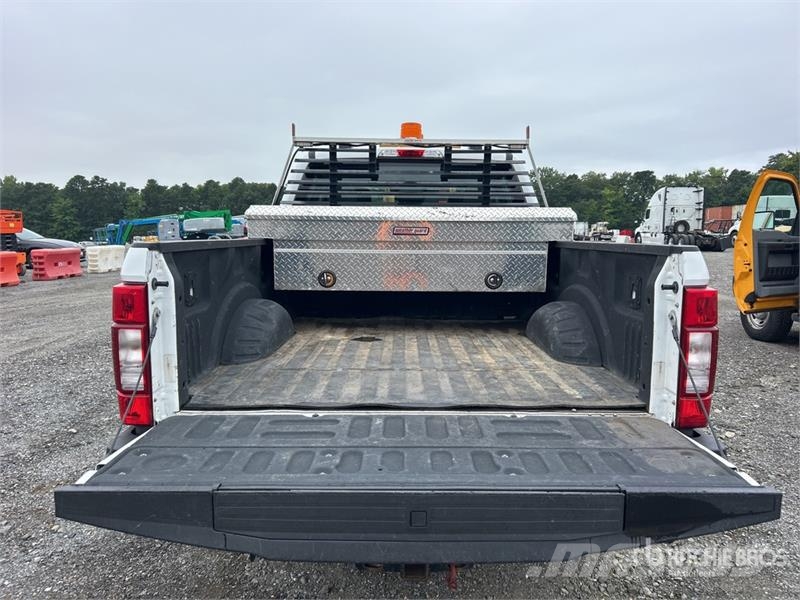 Ford F-250 XL 4x2 Crew Cab Pickup Άλλα Vans