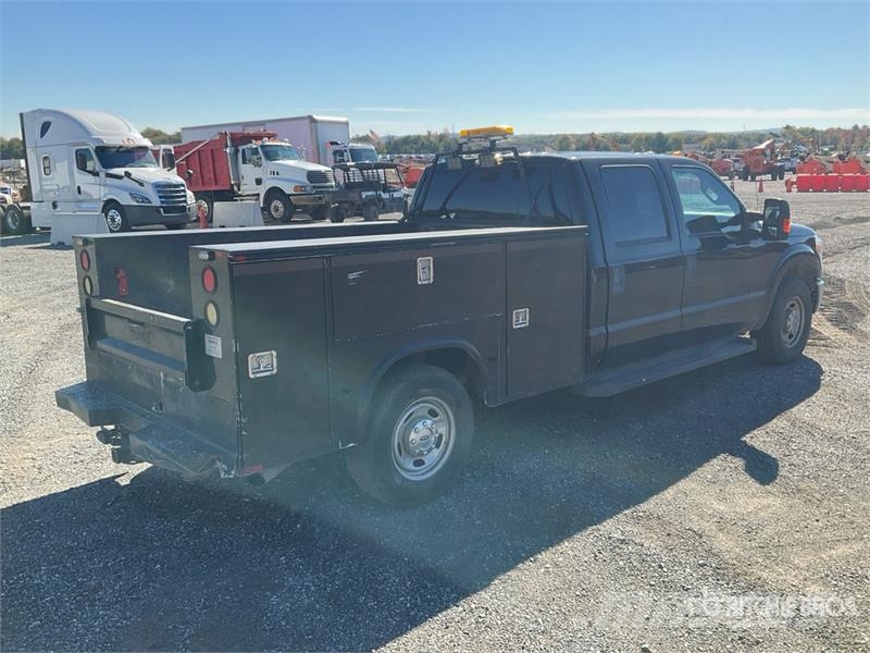 Ford F-250 XL 4x2 Crew Cab Utility Truck Pick up de caixa aberta