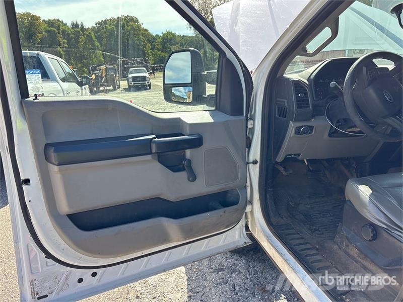 Ford F-250 XL 4x2 Crew Cab Pickup Citi