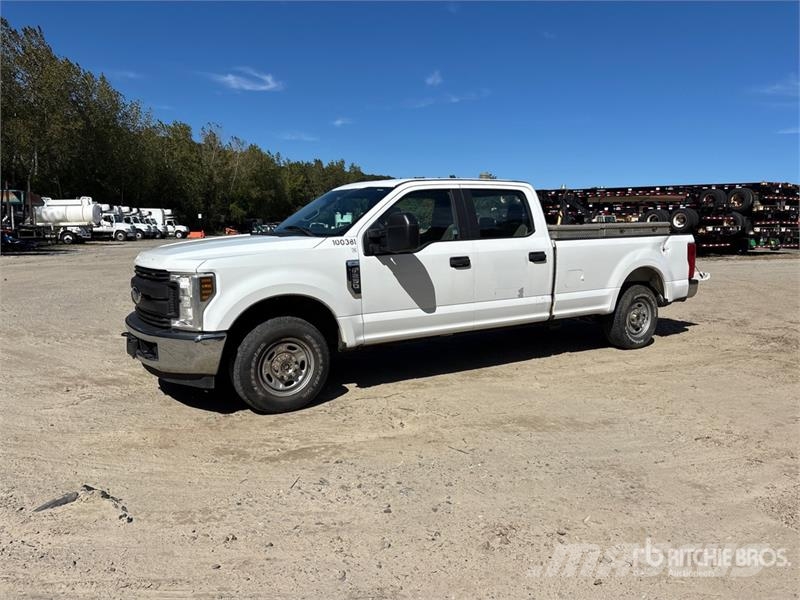 Ford F-250 XL 4x2 Crew Cab Pickup Citi