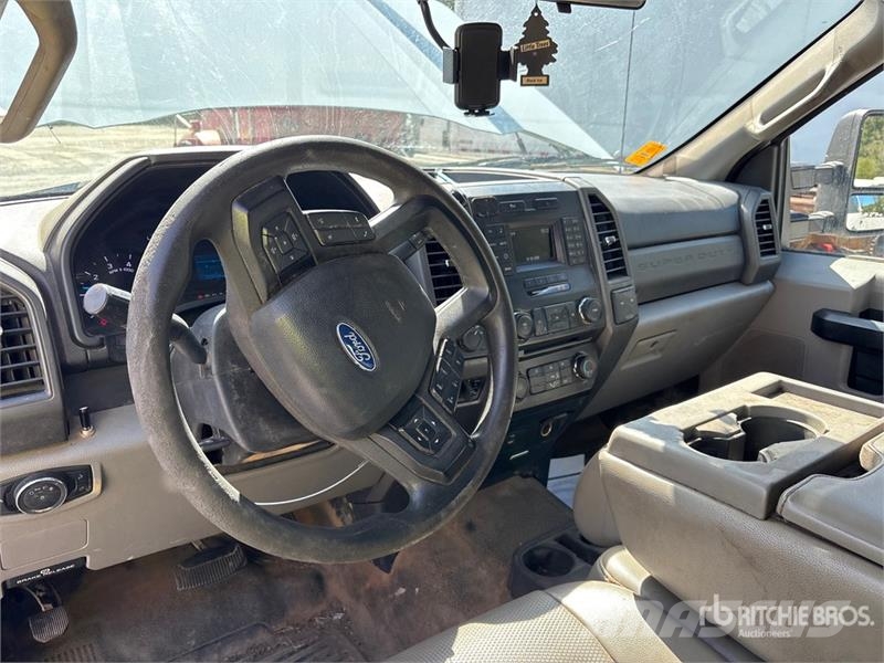 Ford F-250 XL 4x2 Crew Cab Pickup Citi