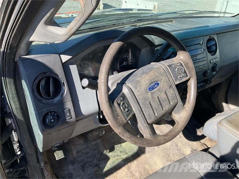 Ford F-250 XL 4x2 Crew Cab Utility Truck Pick up de caixa aberta