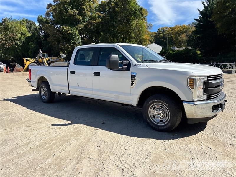Ford F-250 XL 4x2 Crew Cab Pickup Citi