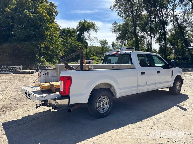 Ford F-250 XL 4x2 Crew Cab Pickup Citi