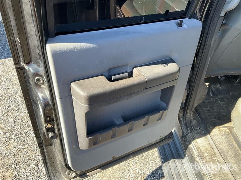 Ford F-250 XL 4x2 Crew Cab Utility Truck Pick up de caixa aberta