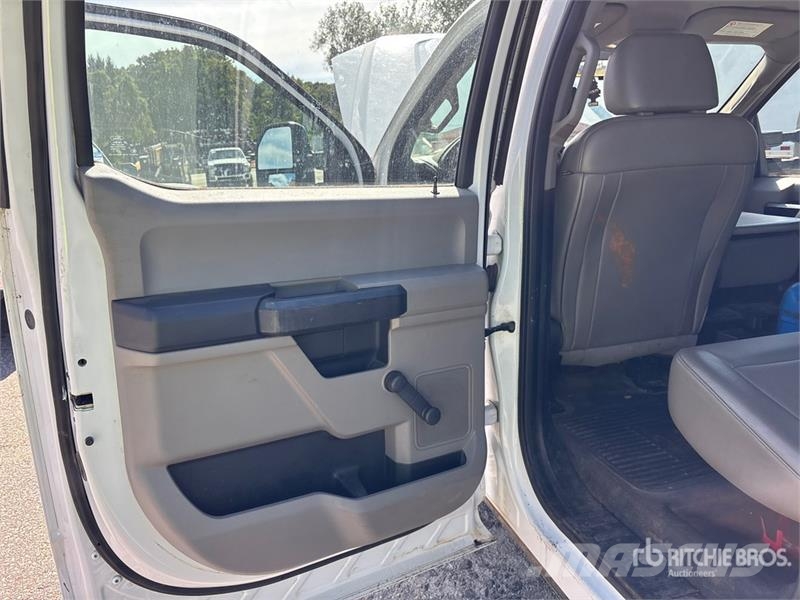 Ford F-250 XL 4x2 Crew Cab Pickup Citi
