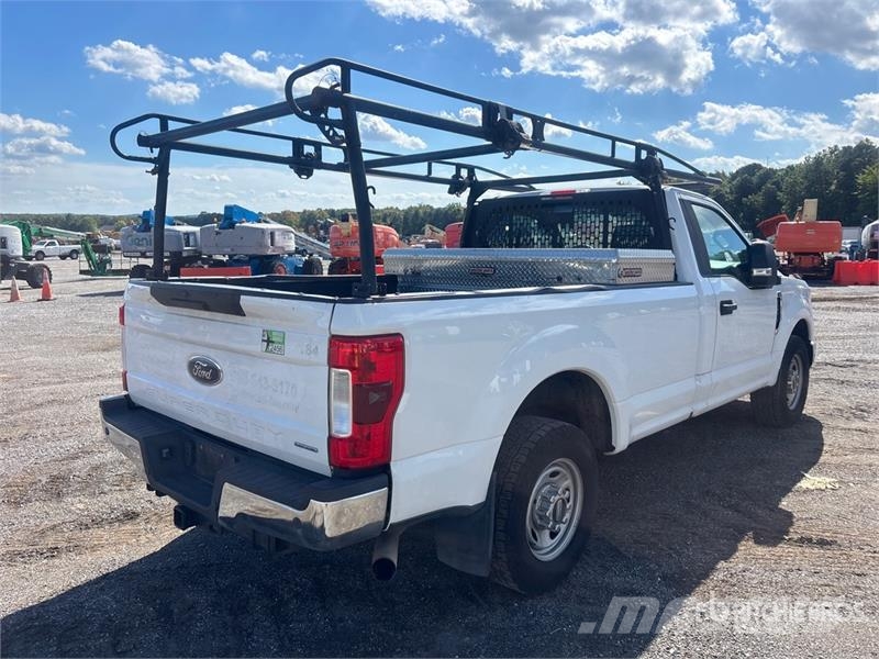 Ford F-250 XL 4x2 Pickup Altele