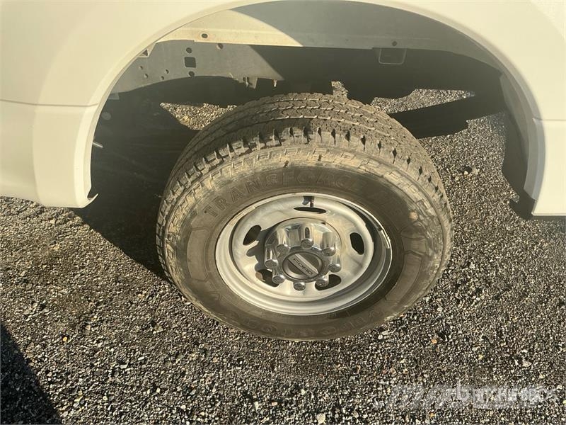Ford F-250 XL 4x4 Crew Cab Pickup Ostalo