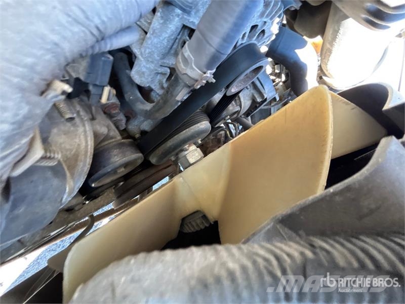 Ford F-250 XL 4x4 Crew Cab Pickup Outros