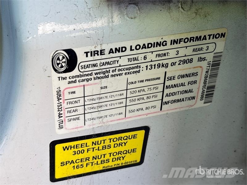Ford F-250 XL 4x4 Crew Cab Pickup Outros