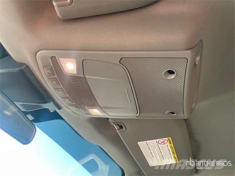 Ford F-250 XL 4x4 Crew Cab Pickup Muu