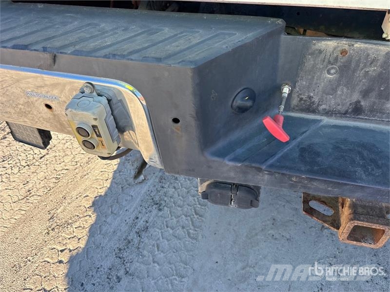 Ford F-250 XL 4x4 Crew Cab Pickup Outros
