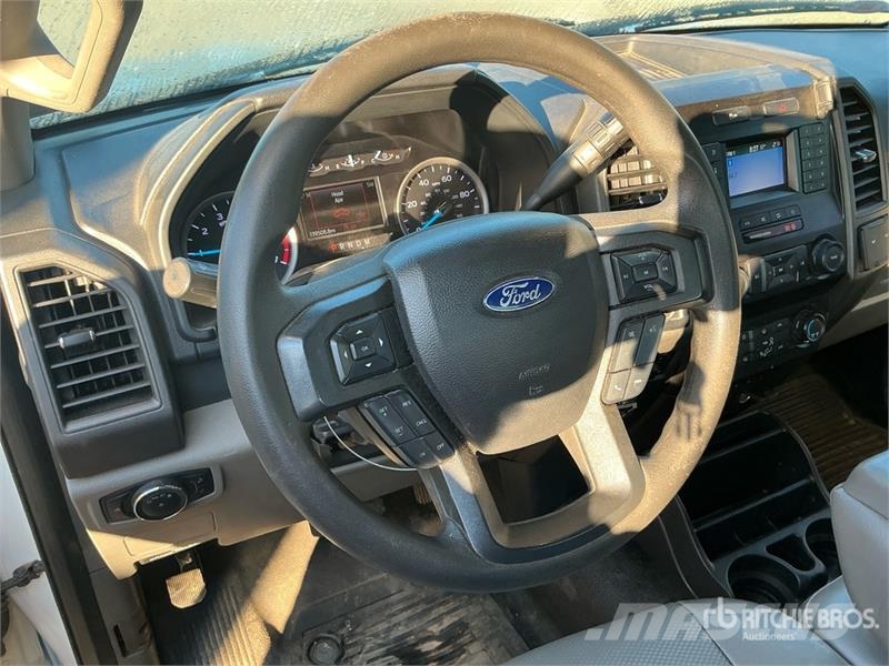 Ford F-250 XL 4x4 Crew Cab Pickup Ostalo