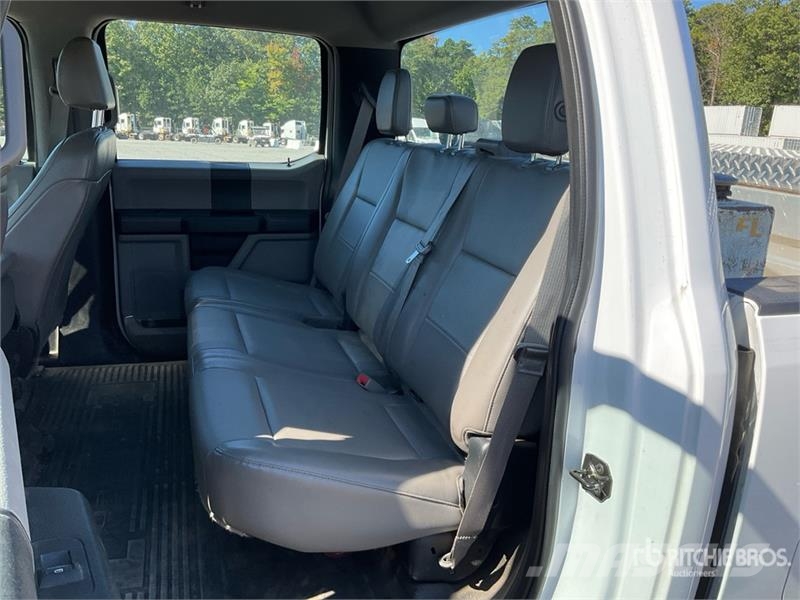 Ford F-250 XL 4x4 Crew Cab Pickup Drugi