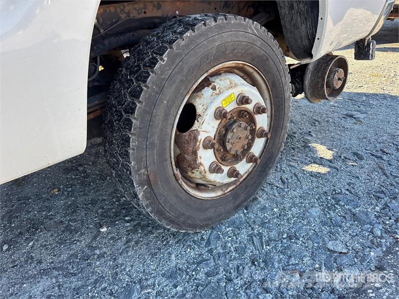 Ford F-250 XL 4x4 Crew Cab Pickup Outros