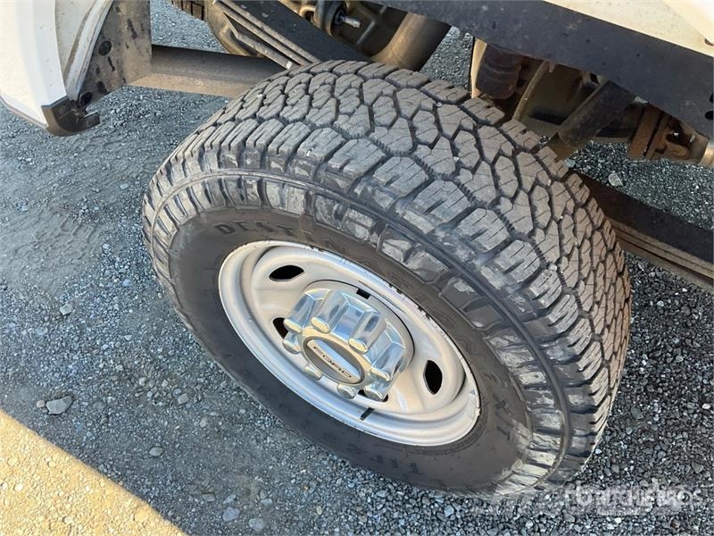 Ford F-250 XL 4x4 Crew Cab Pickup أخرى