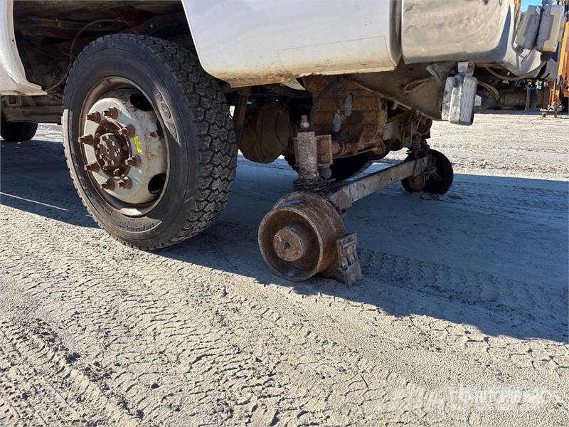 Ford F-250 XL 4x4 Crew Cab Pickup Outros